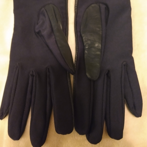 !!HOST PICK!! Vintage ARIS Isotoner navy blue leather gloves. Size small. - Picture 2 of 2